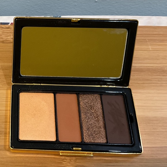 VICTORIA BECKHAM BEAUTY Eye Wardrobe Multi-Finish Eyeshadow Palette COCOA - Picture 2 of 3